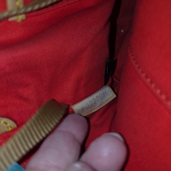 DOONEY BOURKE PATENT LEATHER DOMED SATCHEL BAG. - Picture 5 of 7